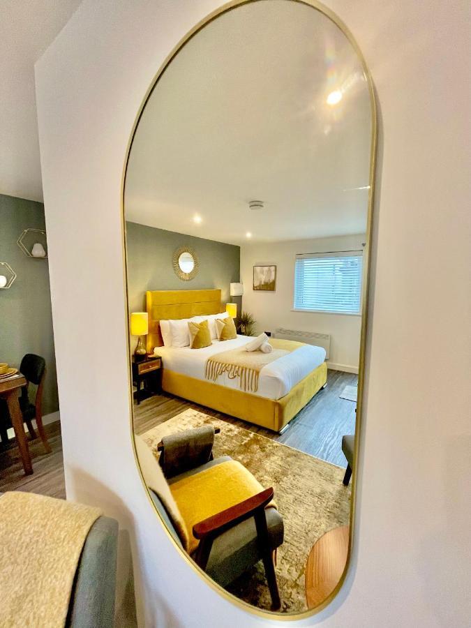 A Cozy Hideaway With Balcony - Close To Beach Bournemouth Exterior photo